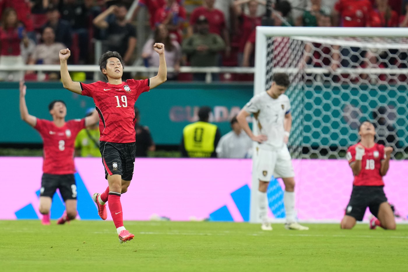 Shakira opens the World Cup as Mexico faces South Africa and South Korea takes on Czechia, in photos | iNFOnews.ca
