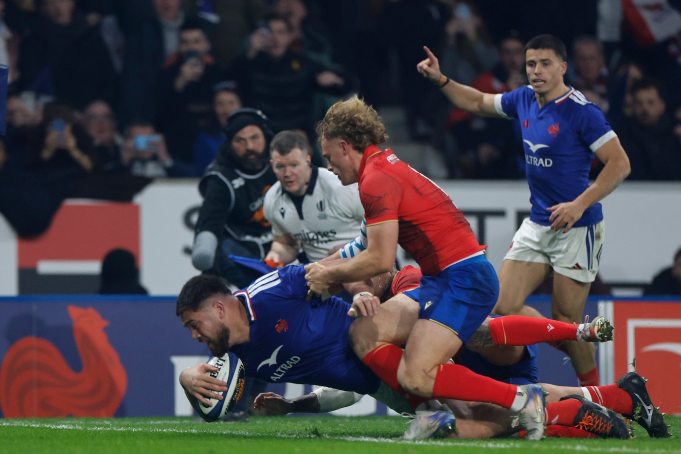 France grinds past Italy 33-8 to stay on course for back-to-back Six Nations titles | iNFOnews.ca