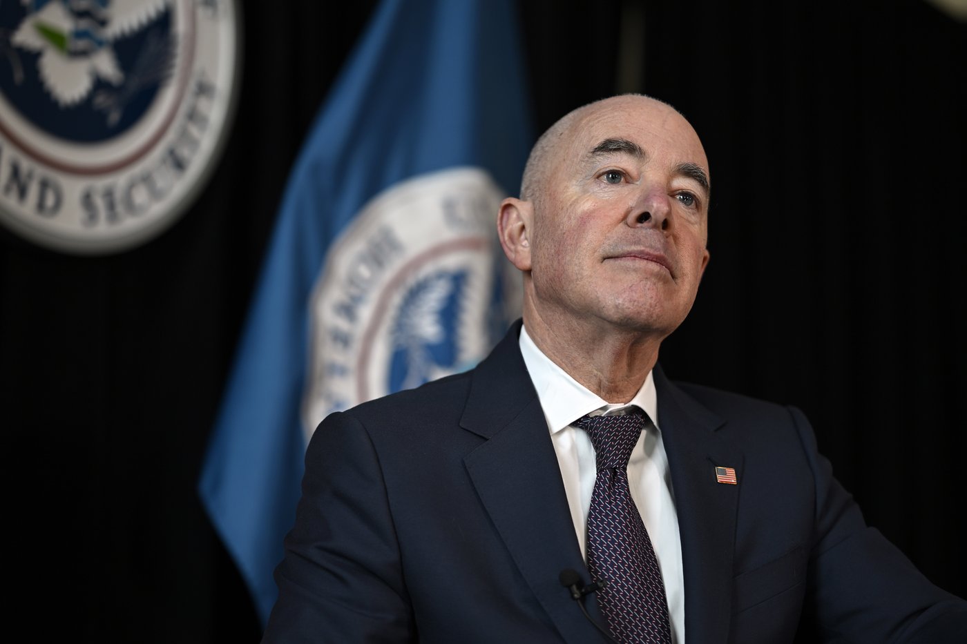 This is what the Homeland Security secretary has to say about his border record | iNFOnews.ca