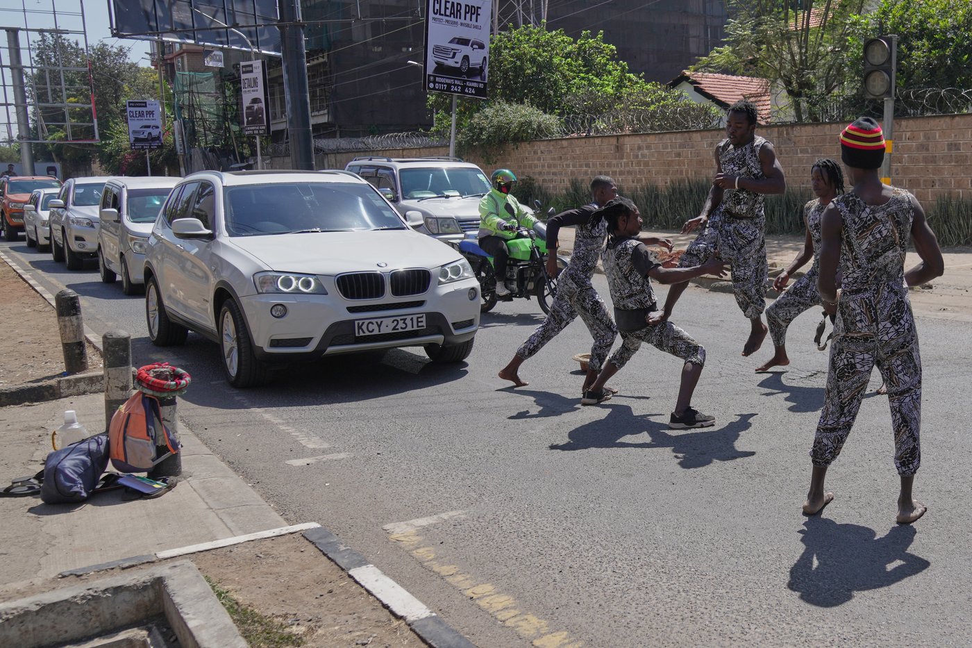 Street acrobats entertain motorists stuck in the Kenyan capital's notorious traffic | iNFOnews.ca