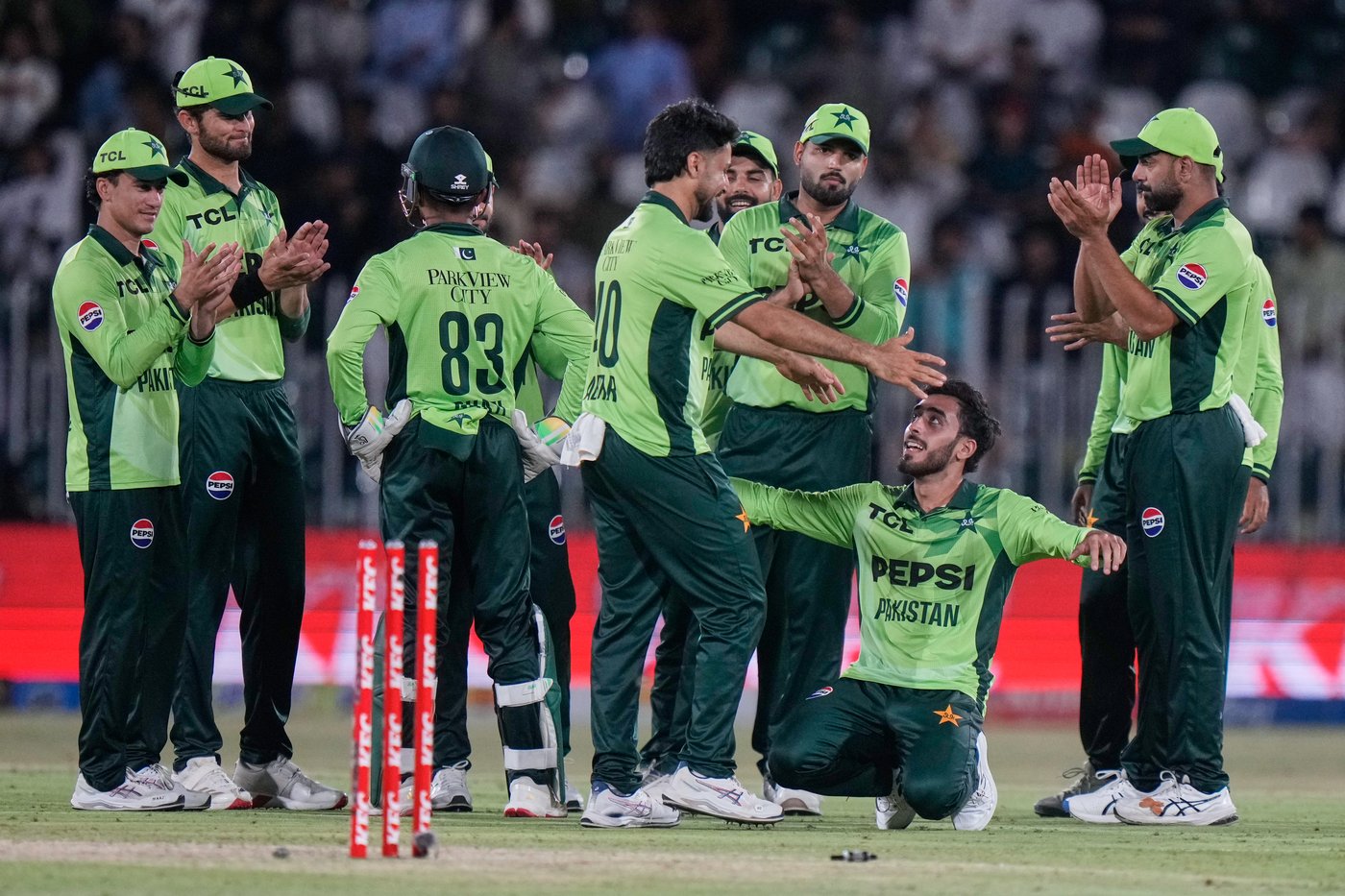 Minhas' five-wicket haul on ODI debut earns Pakistan five-wicket win over Australia | iNFOnews.ca