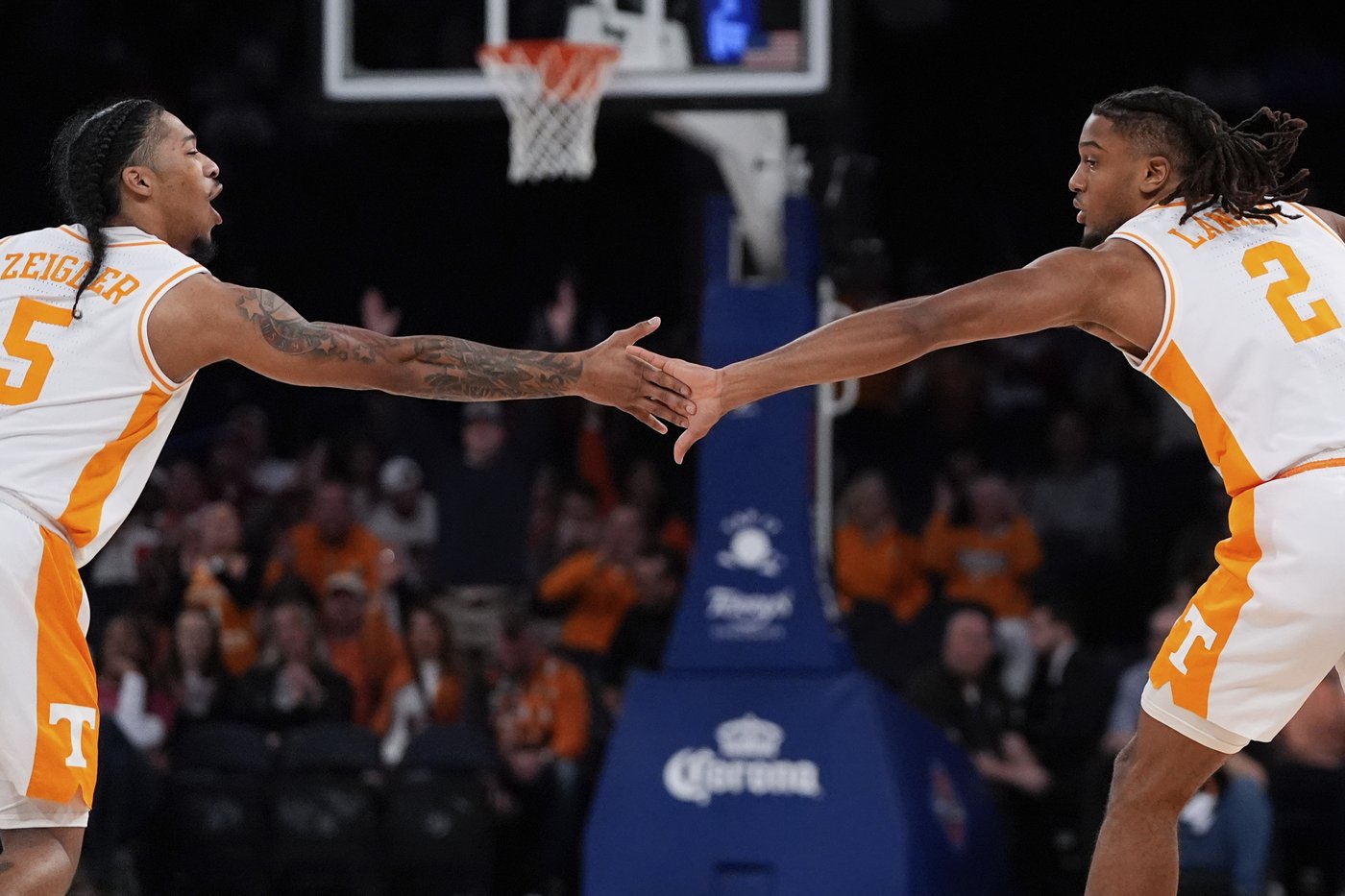 Lanier scores 22 points as No. 1 Tennessee beats Miami 75-62 at Jimmy V Classic | iNFOnews.ca