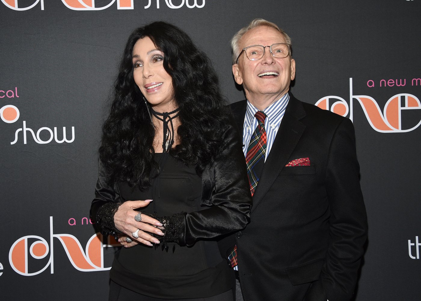 Bob Mackie, designer to the stars who dressed Cher and Marilyn and defined '70s glamour, dies at 87 | iNFOnews.ca