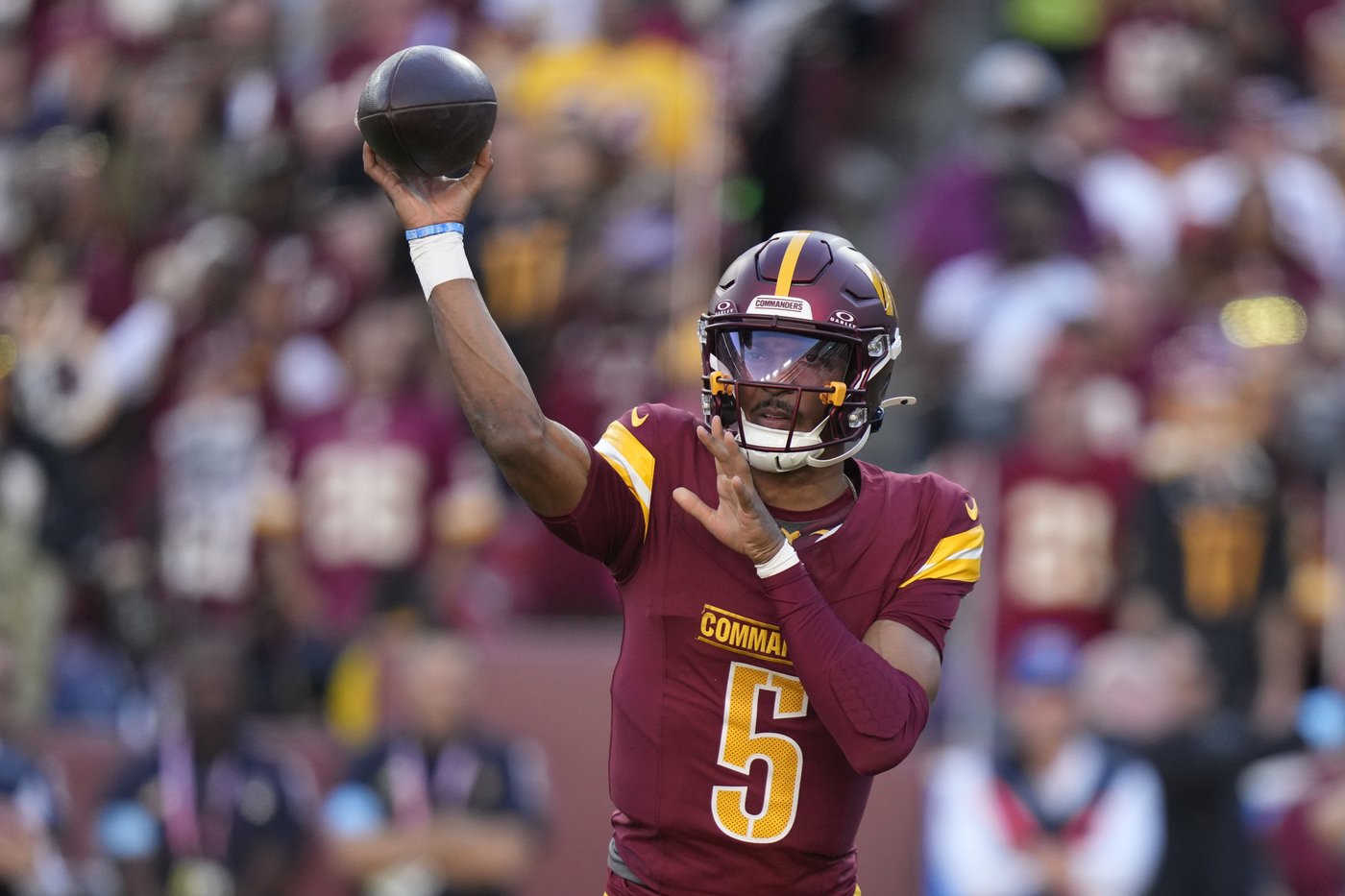 Commanders QB Jayden Daniels' status for the Bears game is unclear because of a rib injury | iNFOnews.ca