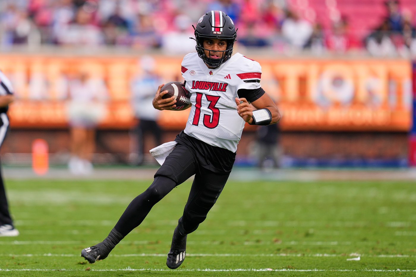 Kevin Jennings accounts for 4 TDs in SMU's victory over Louisville to keep ACC title hopes alive | iNFOnews.ca Kevin Jennings accounts for 4 TDs in SMU's victory over Louisville to keep ACC title hopes alive | iNFOnews.ca