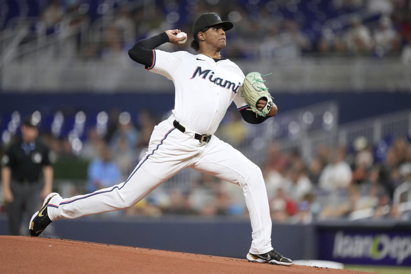 Marlins hold off late Padres' rally in 4-3 win | iNFOnews.ca Marlins hold off late Padres' rally in 4-3 win | iNFOnews.ca