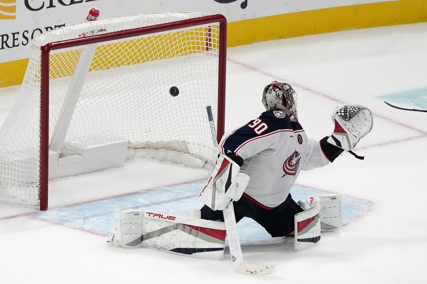 Celebrini returns from injury and Wennberg scores in OT to lift Sharks over Blue Jackets 2-1 | iNFOnews.ca