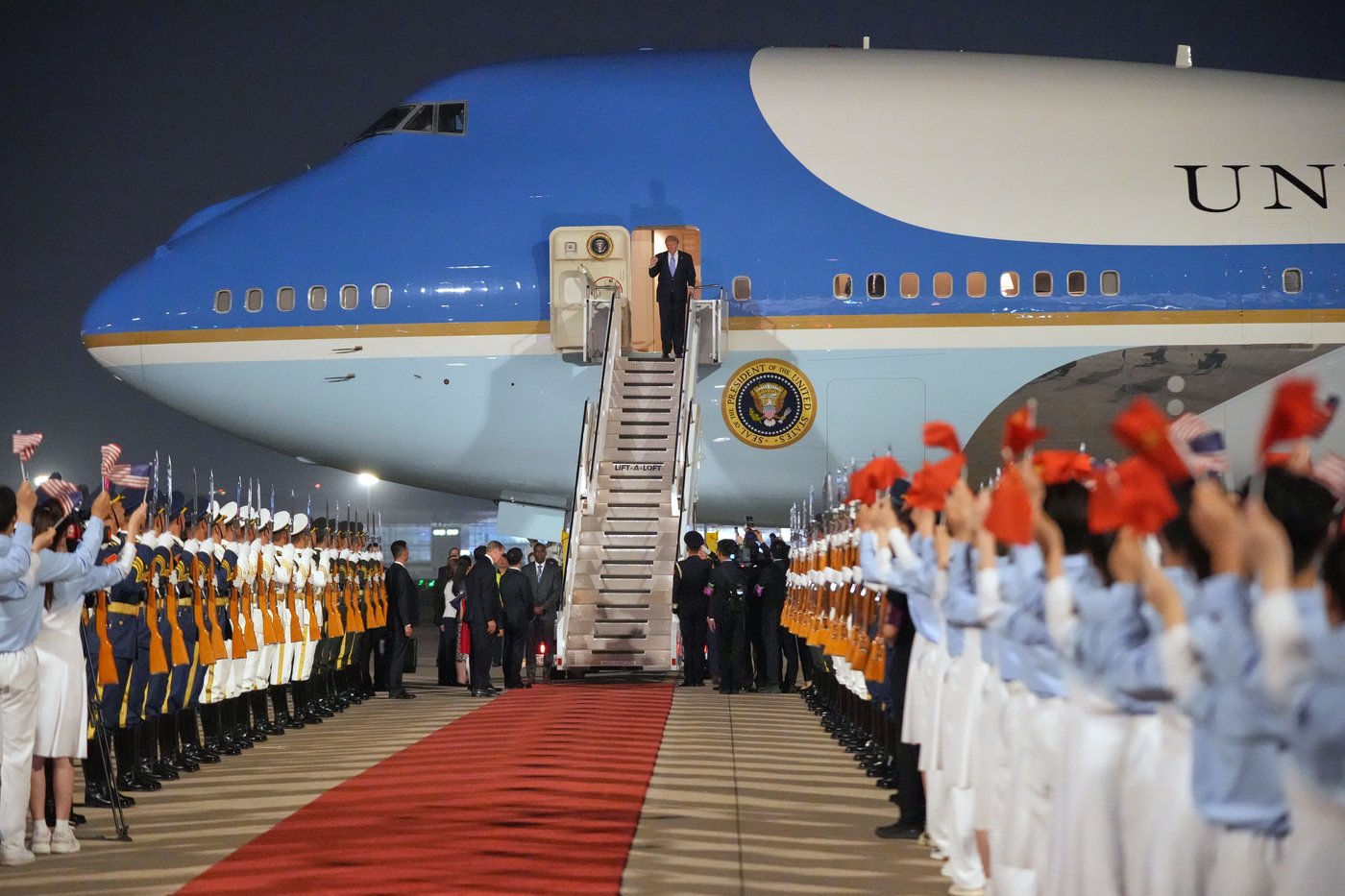 Photos of Trump in China for talks with Xi Jinping | iNFOnews.ca