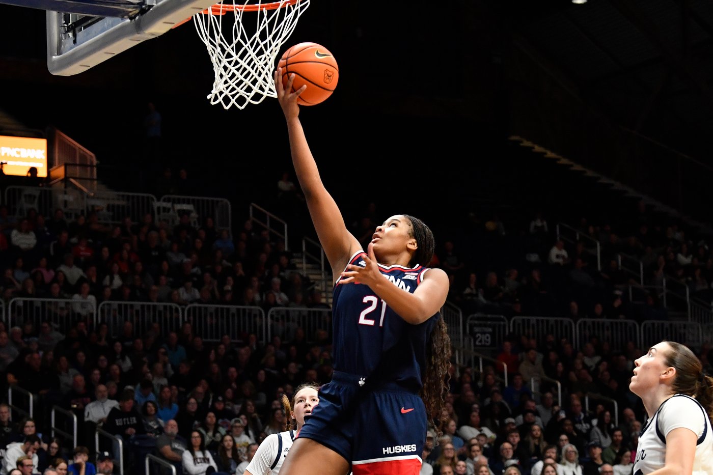 Strong, Fudd help No. 1 UConn beat Butler 94-47 for 29th straight win | iNFOnews.ca