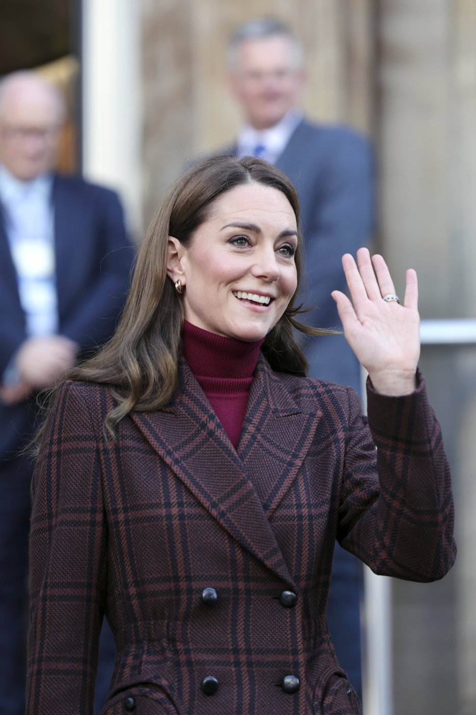Kate returns to cancer center where she was treated to offer gratitude to medical teams | iNFOnews.ca