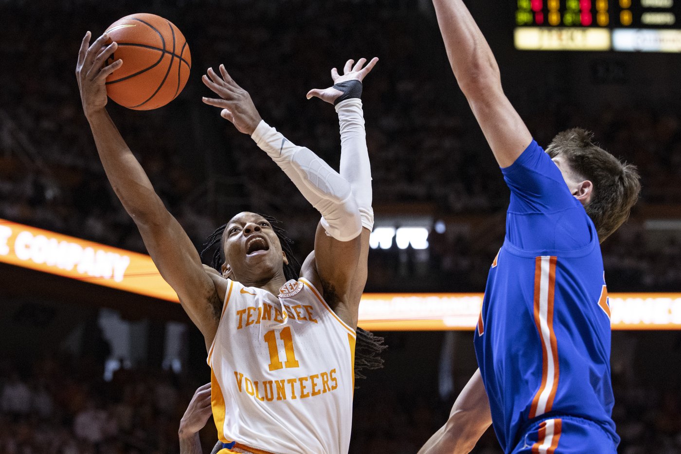 Shorthanded No. 8 Tennessee beats No. 5 Florida 64-44 | iNFOnews.ca Shorthanded No. 8 Tennessee beats No. 5 Florida 64-44 | iNFOnews.ca