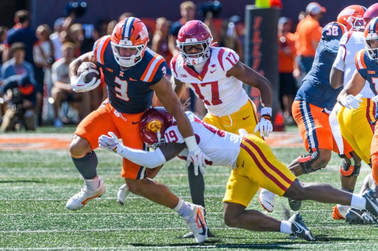No. 23 Illinois edges No. 21 USC on last-second field goal | iNFOnews.ca