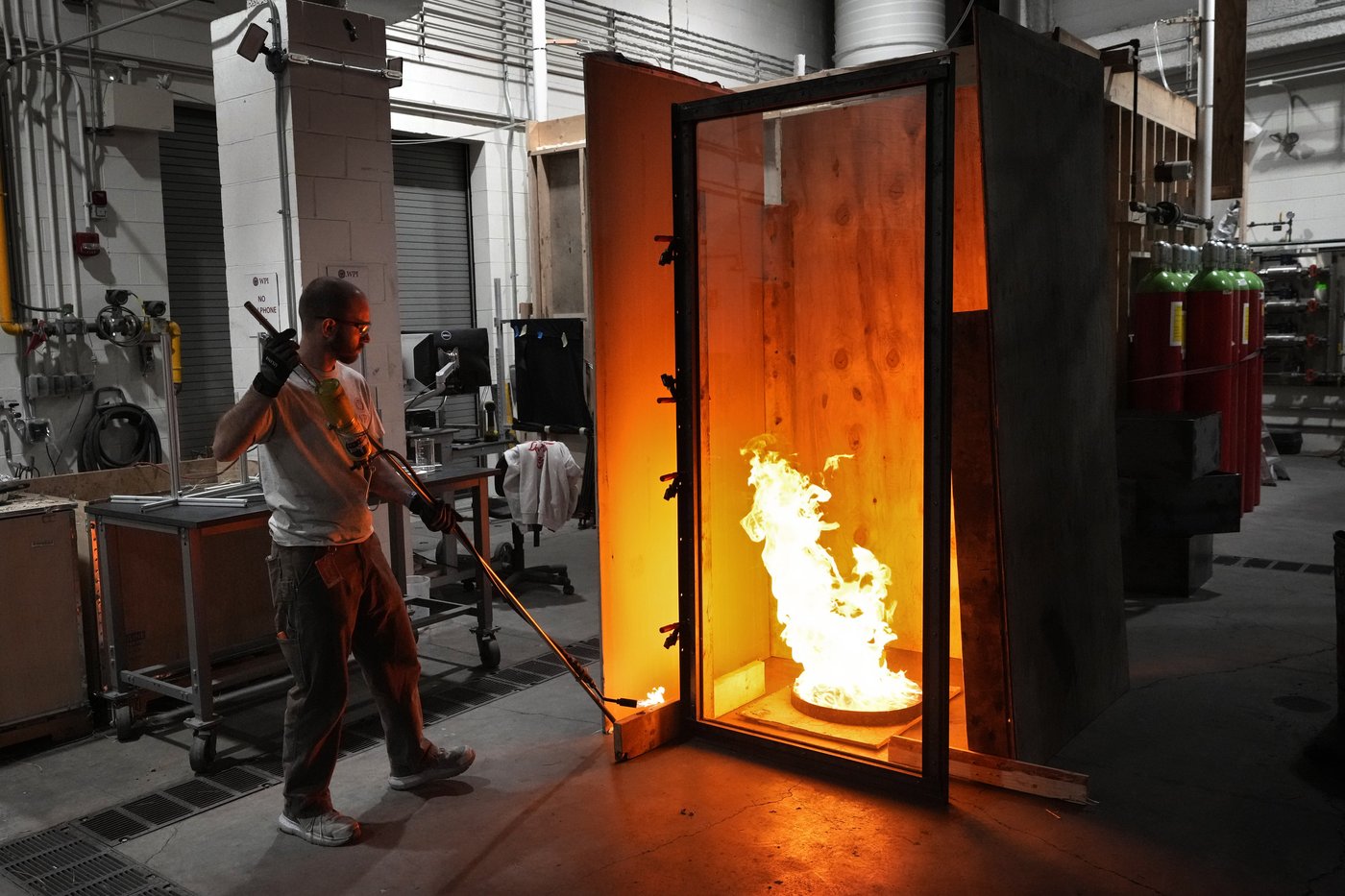 Fire tornadoes pose a threat in California. A fire lab shows how they work | iNFOnews.ca Fire tornadoes pose a threat in California. A fire lab shows how they work | iNFOnews.ca