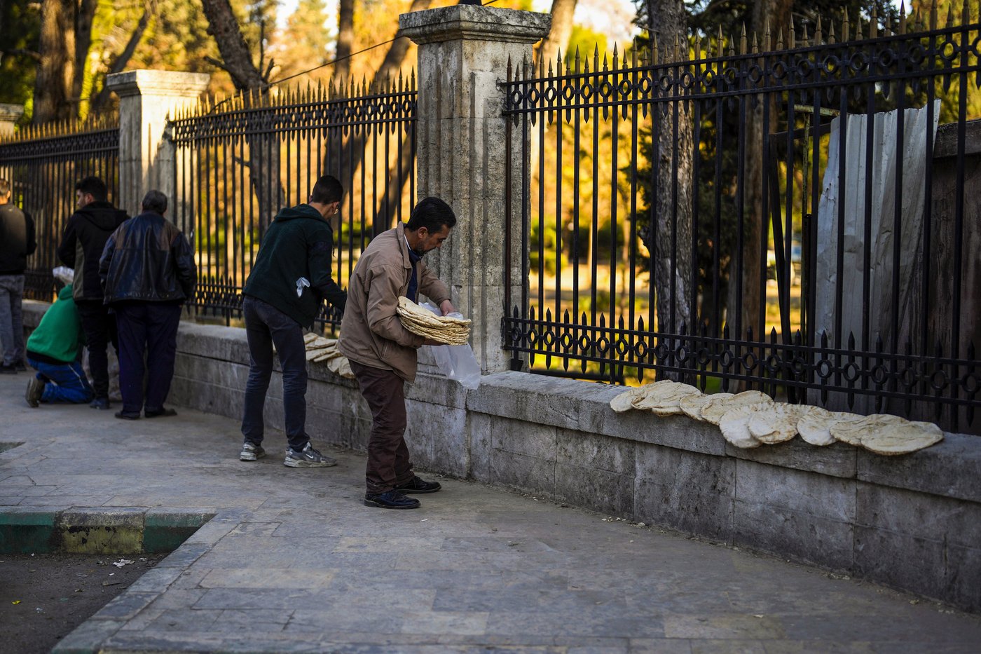 The warm Turkish welcome for refugees is ending and Syrians are worried | iNFOnews.ca
