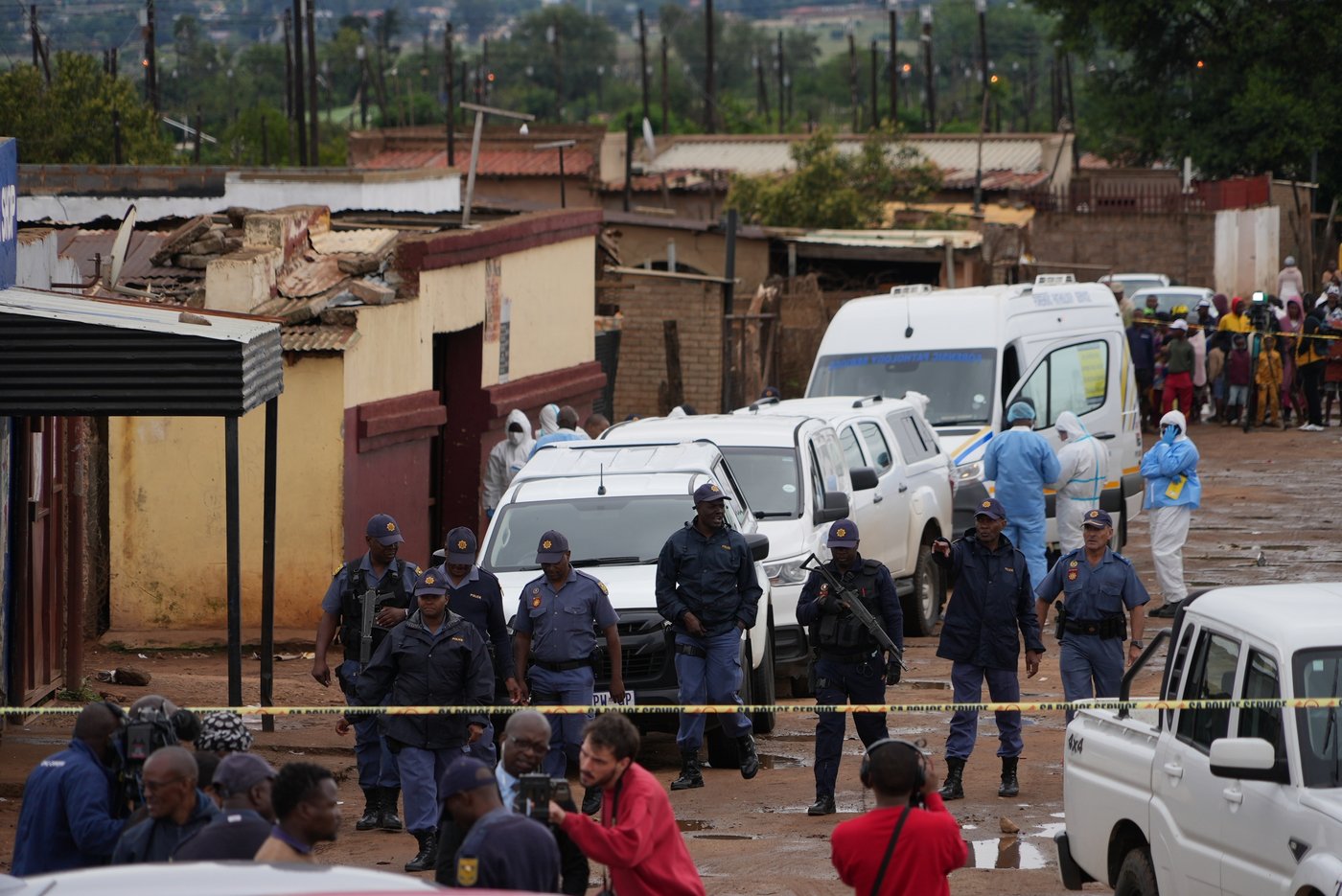 Multiple gunmen open fire at a South African pub, killing 9 and wounding 10 | iNFOnews.ca