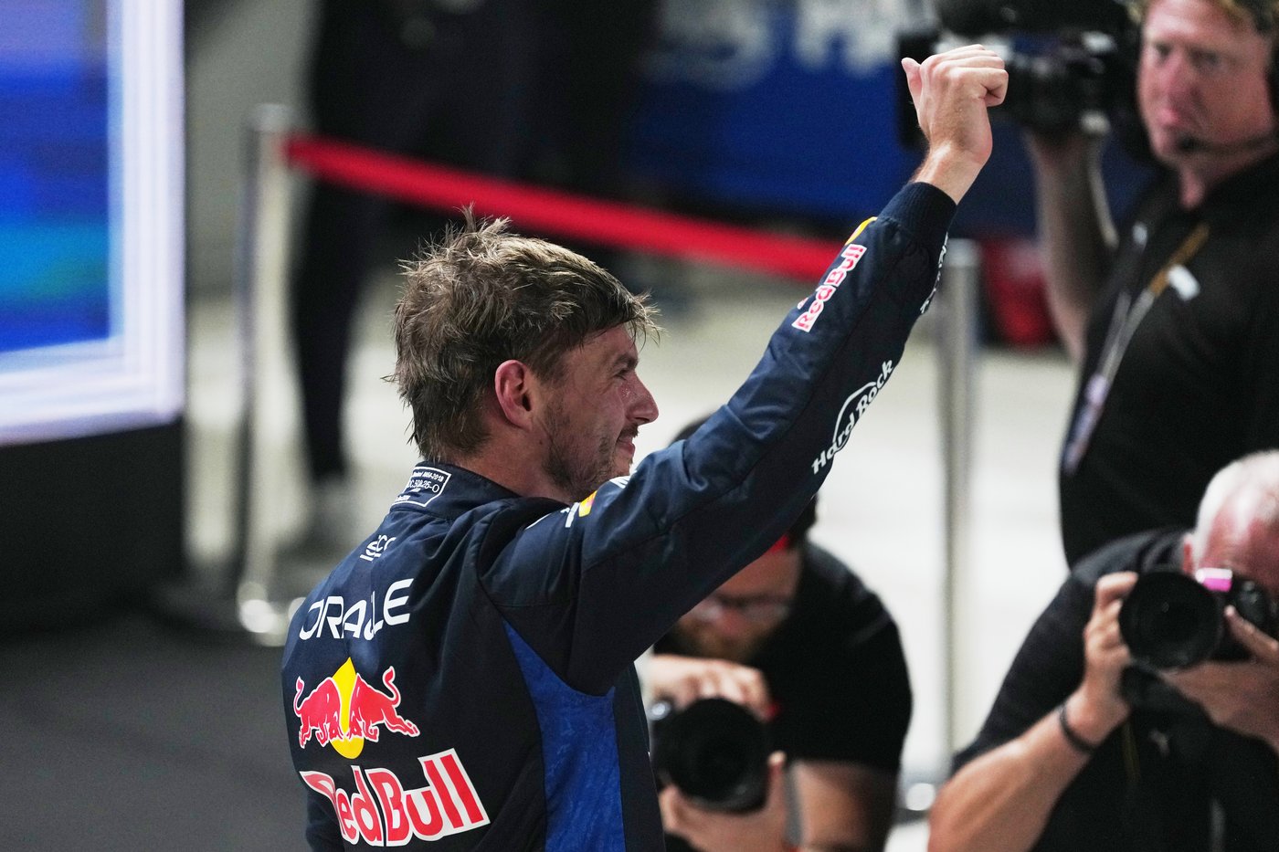 Verstappen does the double with pole and sprint race win at F1's Singapore Grand Prix | iNFOnews.ca Verstappen does the double with pole and sprint race win at F1's Singapore Grand Prix | iNFOnews.ca