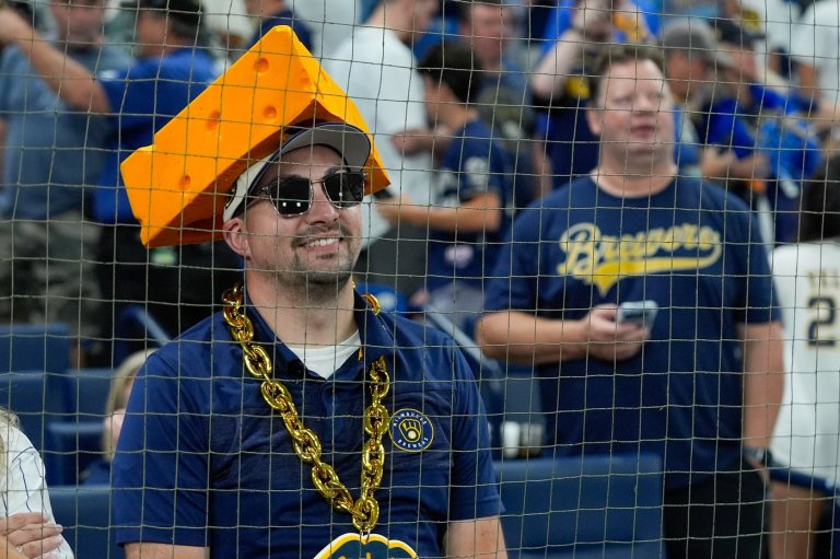 Brewers fans flock to the Trop, eager to celebrate the franchise's first World Series title | iNFOnews.ca