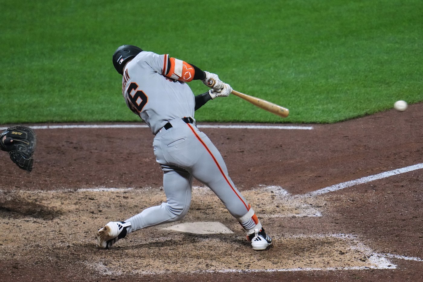 Pirates survive a wild 13-12 finish as a 9th-inning throwing error seals win over Giants | iNFOnews.ca Pirates survive a wild 13-12 finish as a 9th-inning throwing error seals win over Giants | iNFOnews.ca