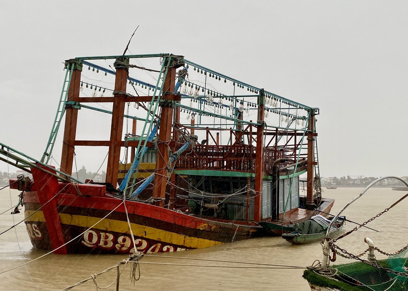 Vietnam evacuates thousands and shuts airports as Typhoon Bualoi makes landfall | iNFOnews.ca