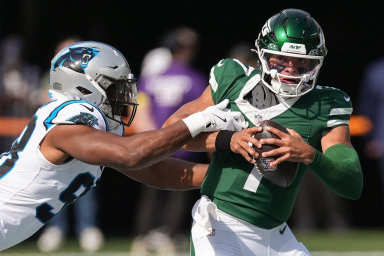 Jets bench Justin Fields for Tyrod Taylor in second half against Panthers | iNFOnews.ca