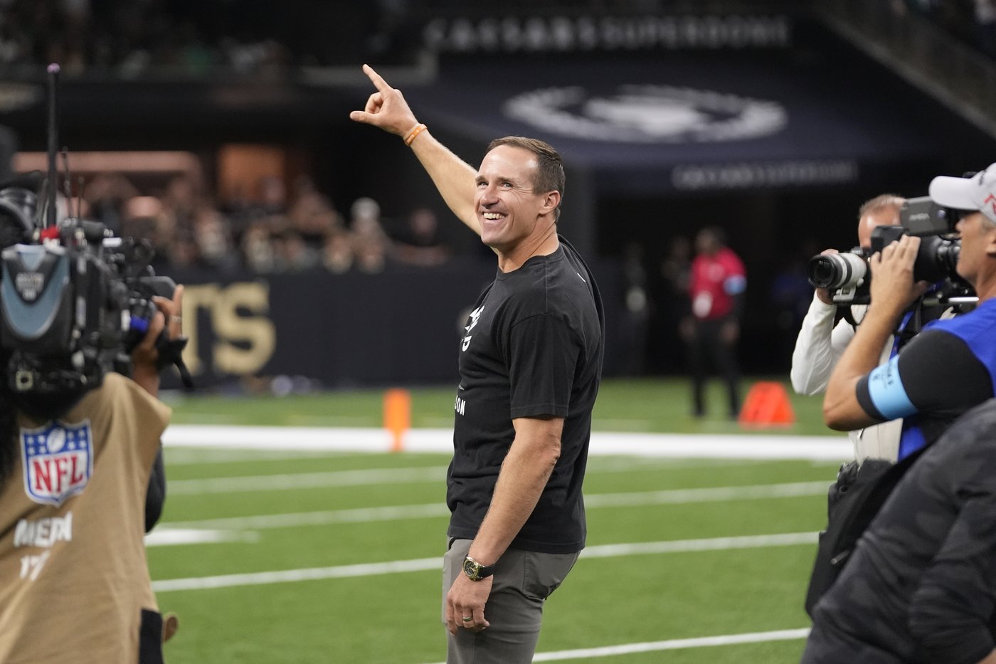 Saints' offense stalls out during a punishing clash with the Eagles | iNFOnews.ca