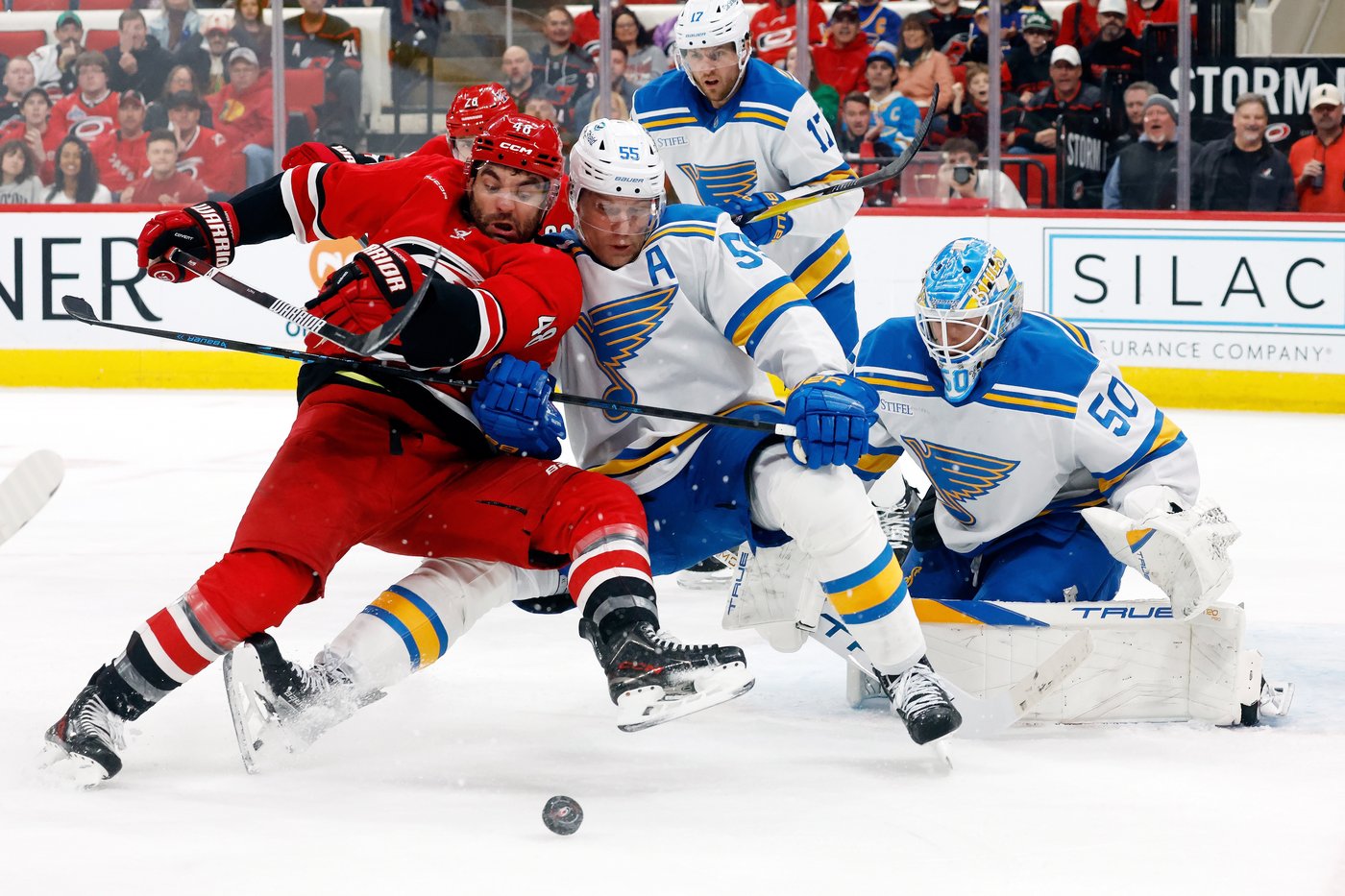 Snuggerud scores 2, Binnington stops 31 shots as Blues beat East-leading Hurricanes 3-1 | iNFOnews.ca
