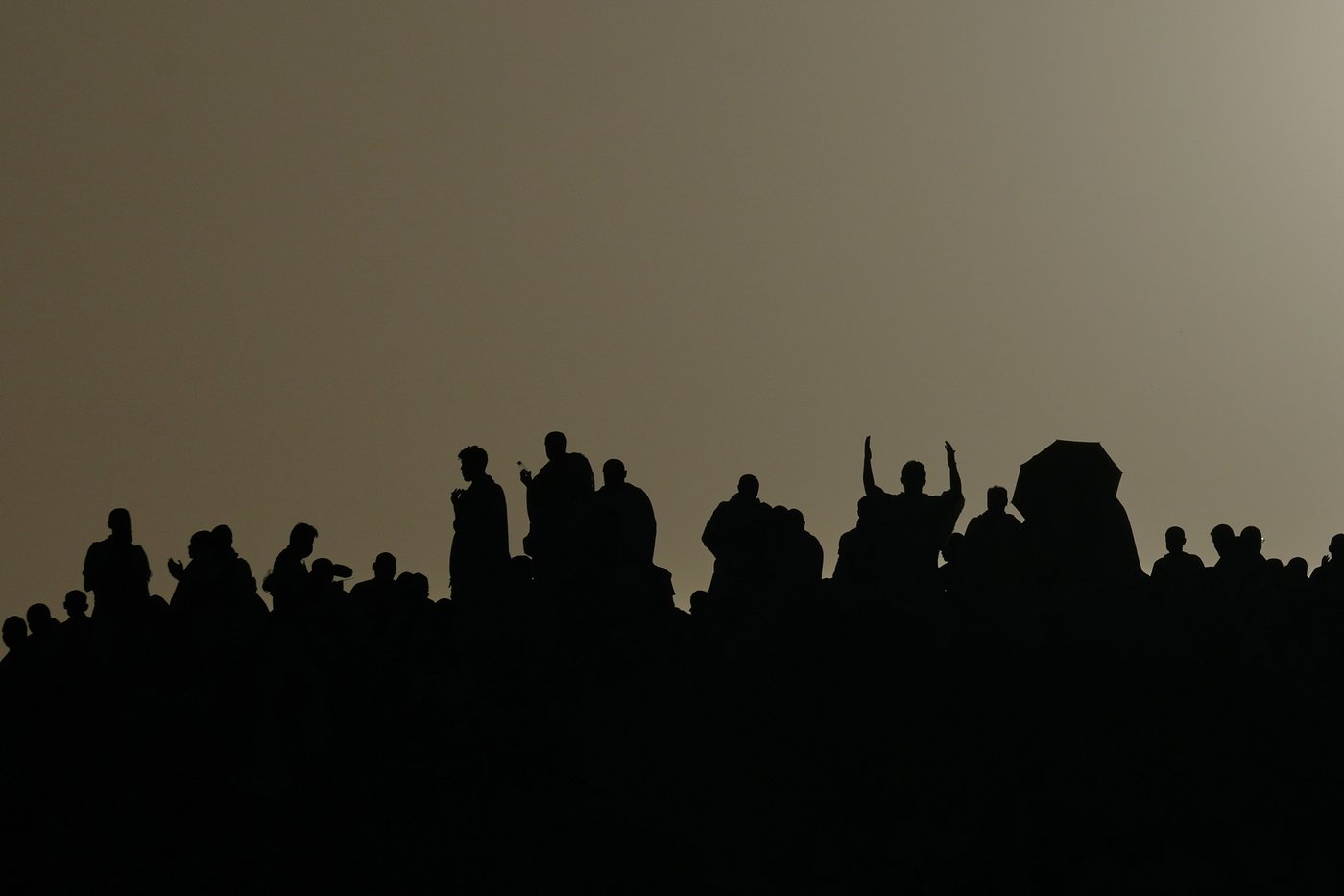 Muslim pilgrims converge on Mount Arafat in Saudi Arabia as the Hajj reaches its peak | iNFOnews.ca Muslim pilgrims converge on Mount Arafat in Saudi Arabia as the Hajj reaches its peak | iNFOnews.ca