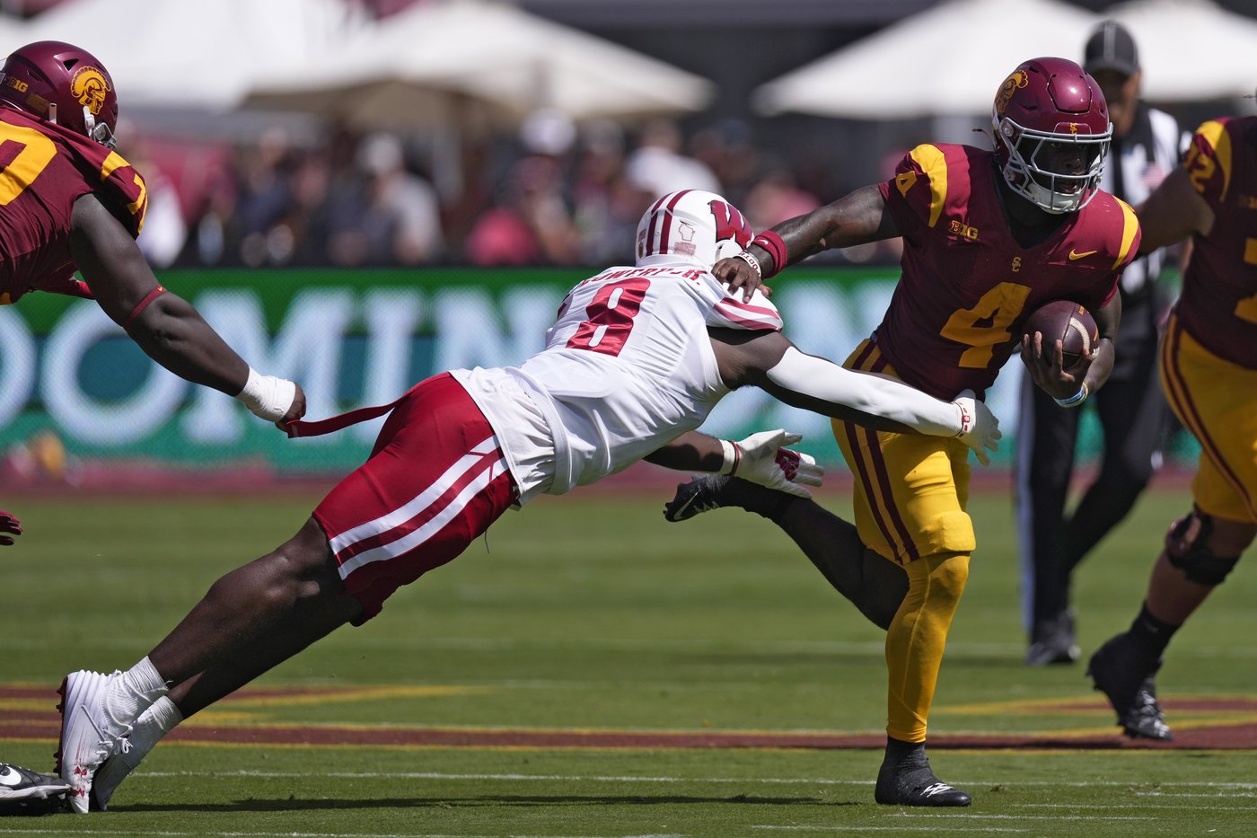 No. 13 USC rallies from a double-digit deficit in the second half and roars past Wisconsin, 38-21 | iNFOnews.ca