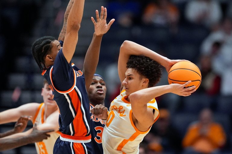 Nate Ament scores 27 as No. 25 Tennessee rallies to beat Auburn at SEC Tournament | iNFOnews.ca