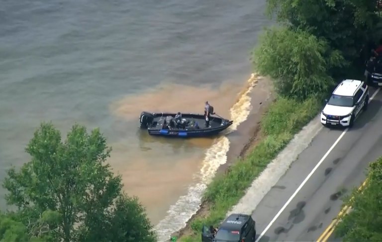 3 dead and others rescued after boat capsizes on Wisconsin lake amid storms | iNFOnews.ca