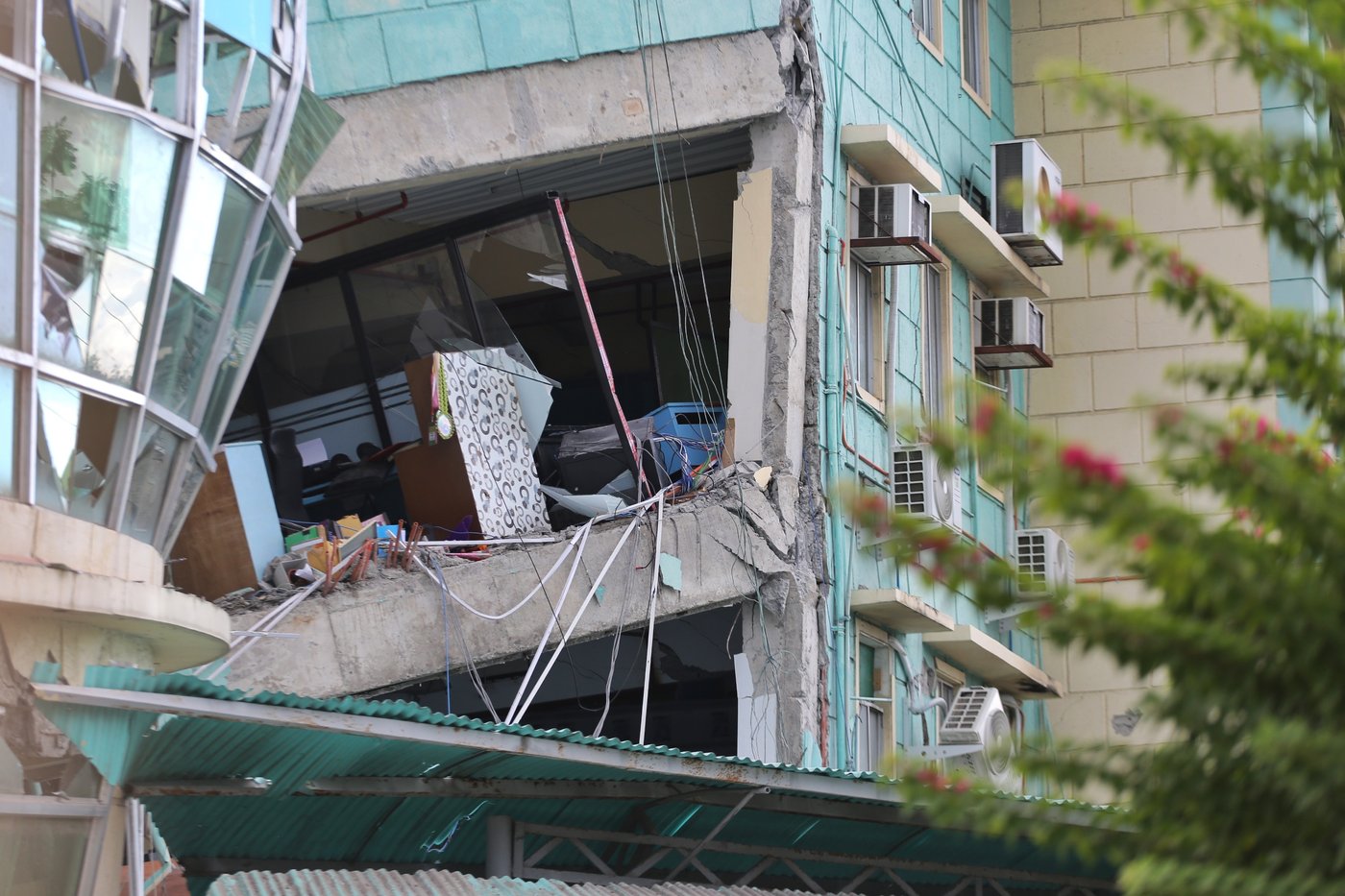 Photos show the aftermath of an earthquake in the southern Philippines | iNwheels