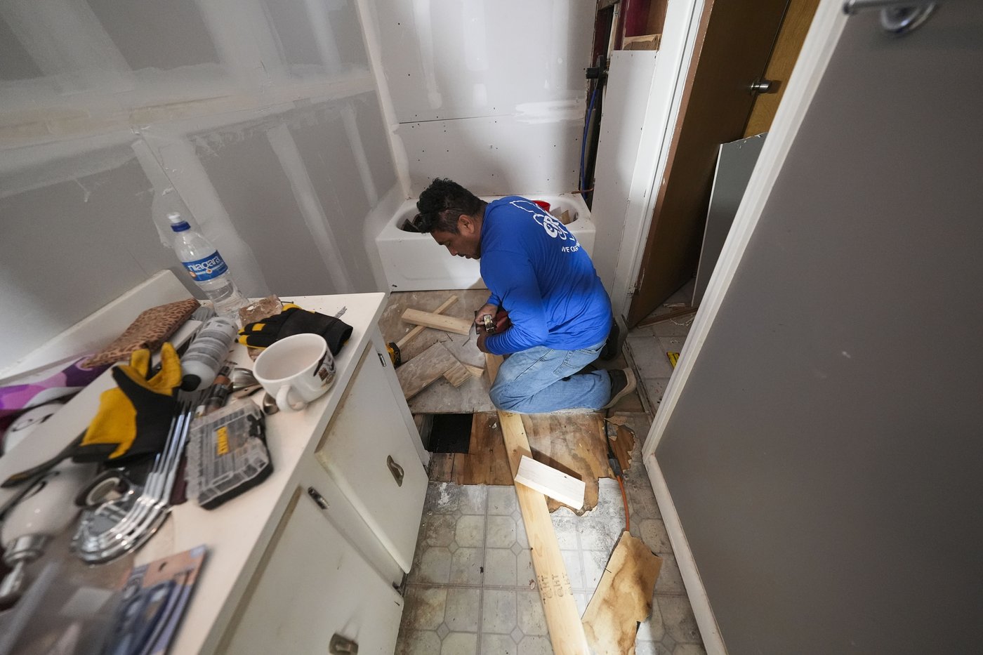 From LA wildfires to hurricanes, immigrants help rebuild after disasters. Some may face deportation | iNFOnews.ca From LA wildfires to hurricanes, immigrants help rebuild after disasters. Some may face deportation | iNFOnews.ca