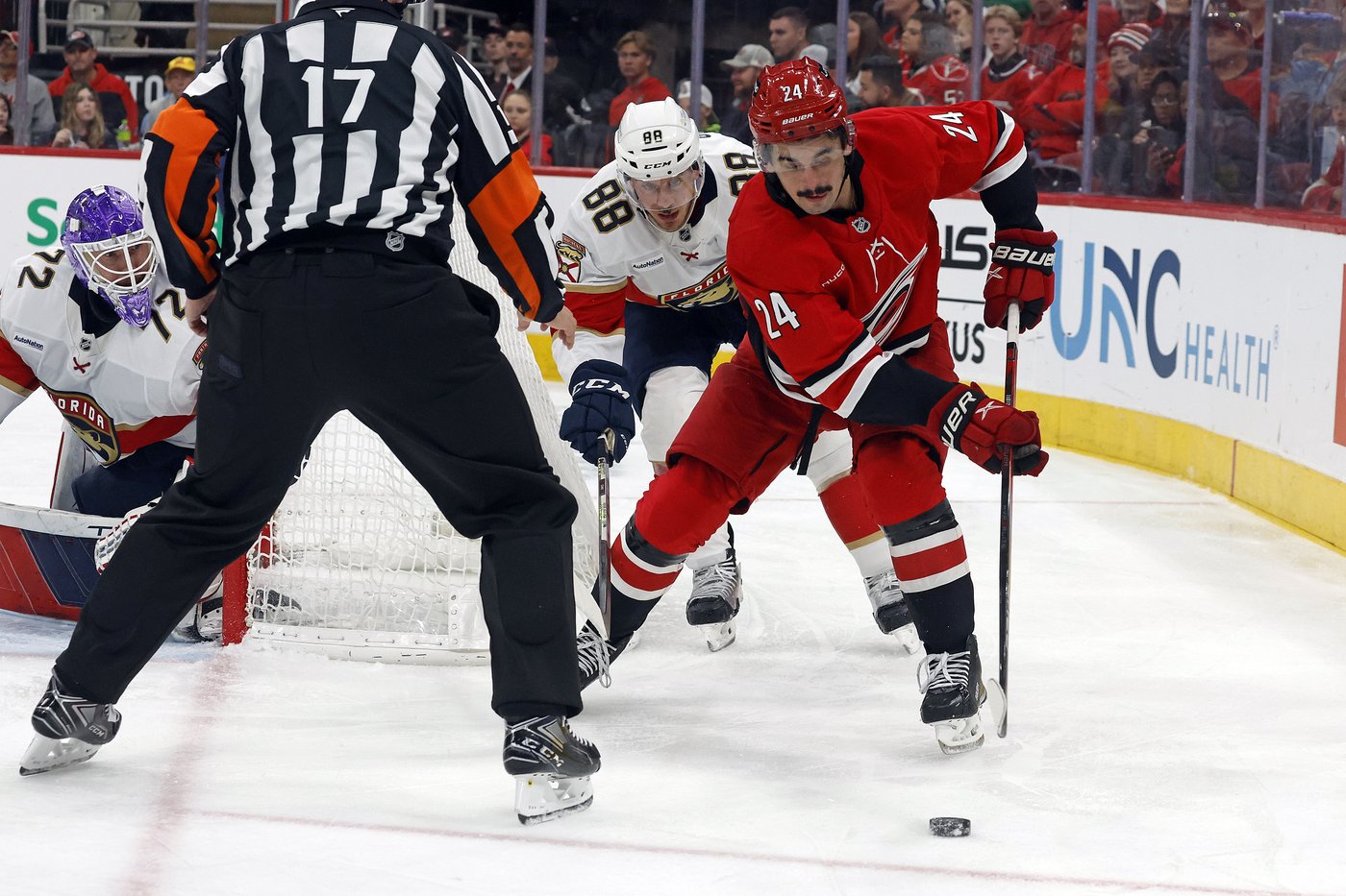 Greer, Lundell help Panthers beat back Hurricanes 6-3 | iNFOnews.ca