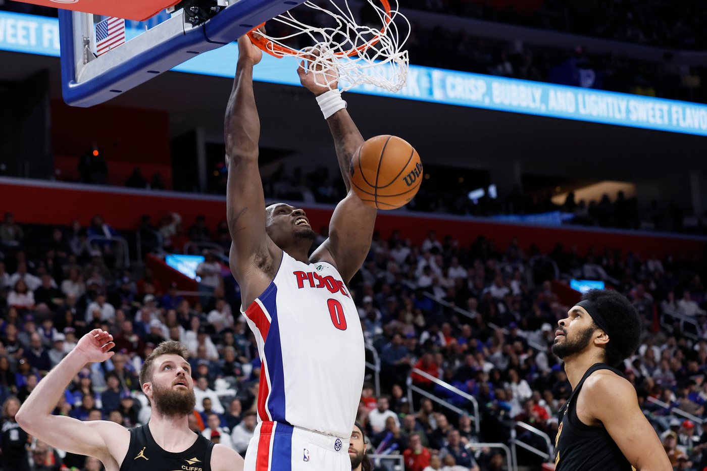 Jalen Duren delivers for the Pistons, making plays at both ends of court in key moments against Cavs | iNFOnews.ca