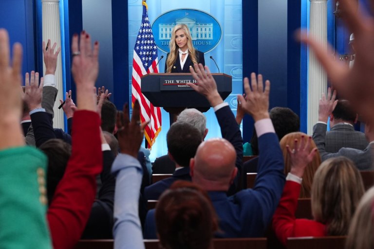 New White House press secretary's debut: Brief, limited questions and some harsh reviews | iNFOnews.ca