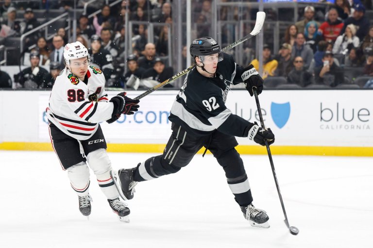 Clarke scores twice, Kuemper makes 23 saves in Kings' 6-0 romp over Blackhawks | iNFOnews.ca