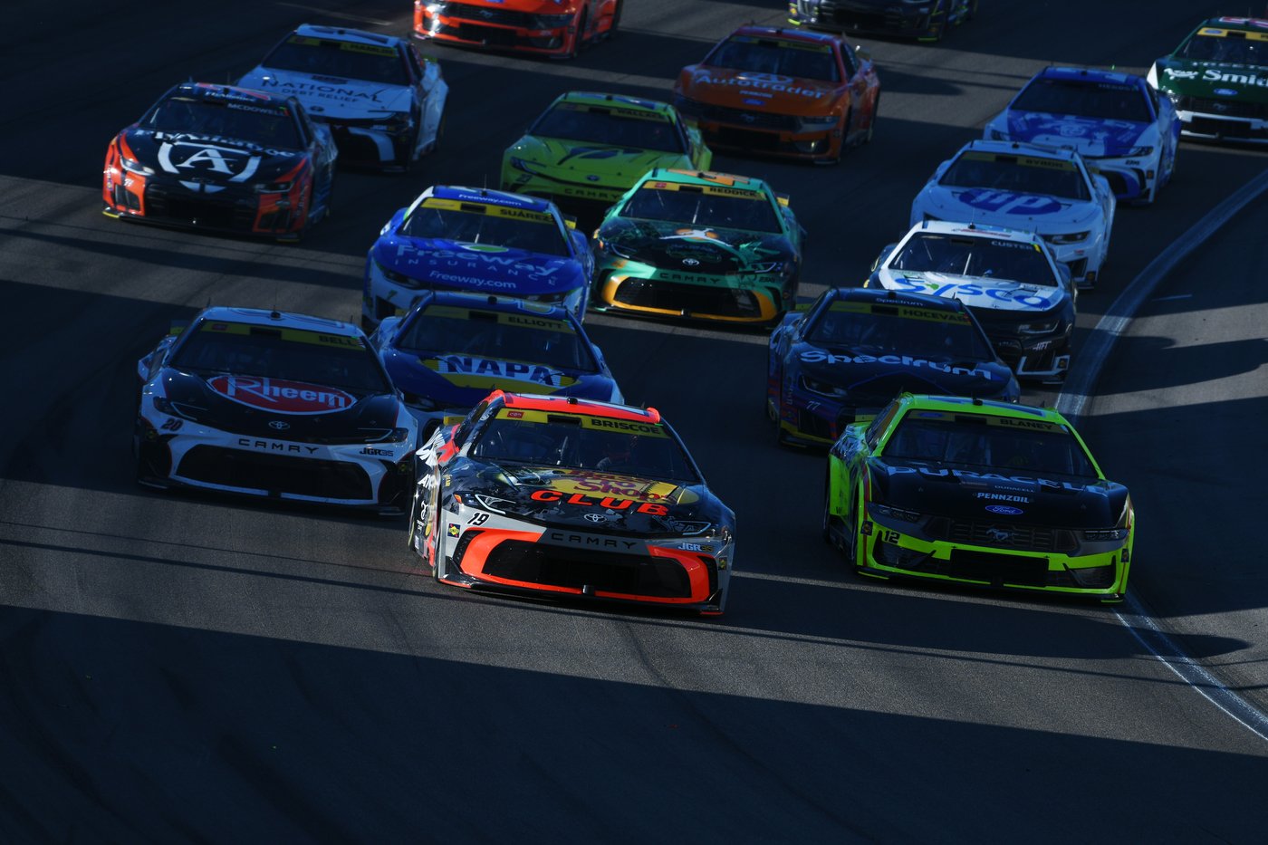 Chase Briscoe fends off Kyle Larson’s last-lap surge to win in Las Vegas | iNFOnews.ca Chase Briscoe fends off Kyle Larson’s last-lap surge to win in Las Vegas | iNFOnews.ca