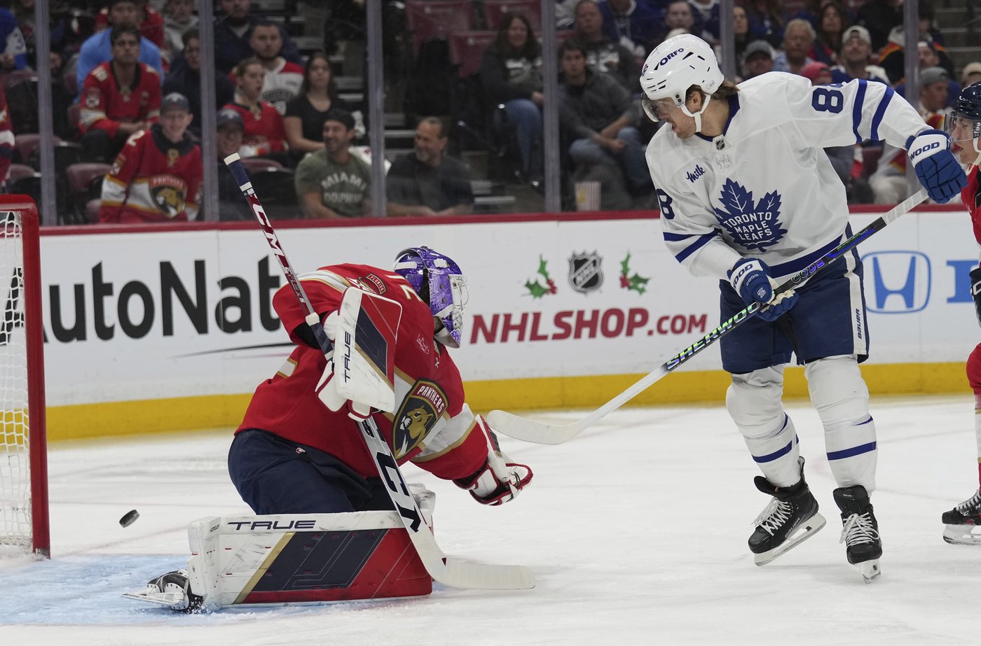 Panthers get 2nd win in last 8 games, roll past Maple Leafs 5-1 | iNFOnews.ca Panthers get 2nd win in last 8 games, roll past Maple Leafs 5-1 | iNFOnews.ca
