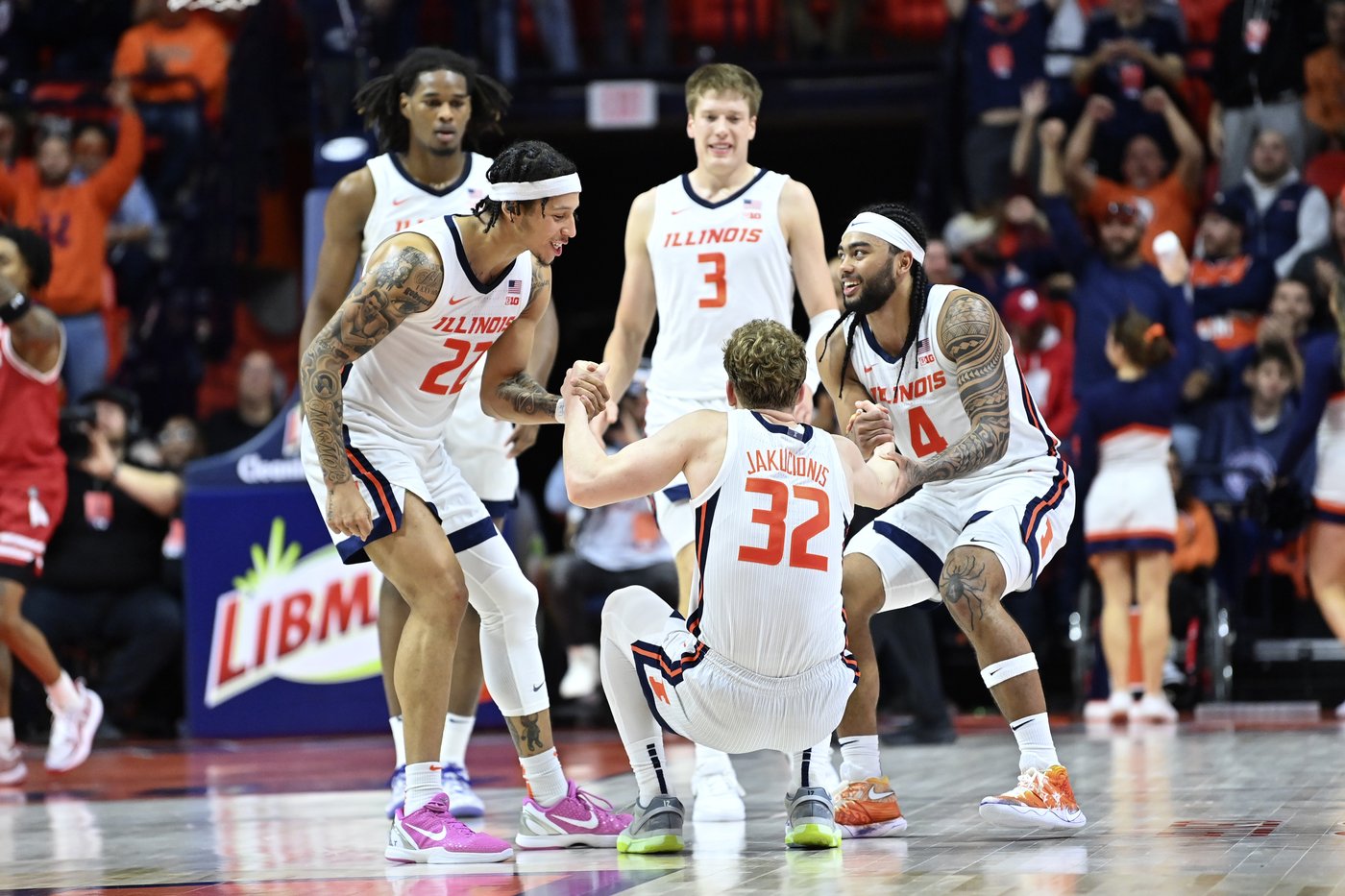 Kasparas Jakucionis scores 24 points and Tre White has 23 as Illinois beats No. 20 Wisconsin 86-80 | iNFOnews.ca