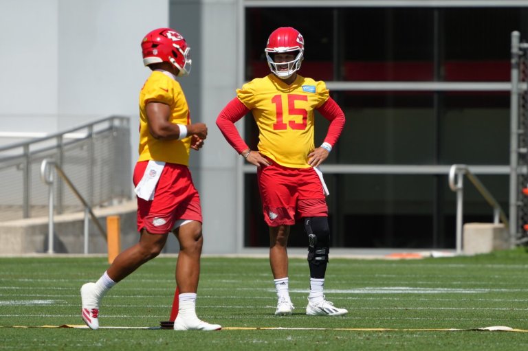 Andy Reid: Patrick Mahomes on track for Chiefs training camp after knee surgery in December | iNFOnews.ca