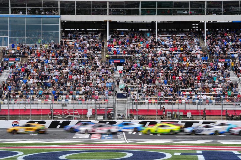 Chase Briscoe holds off teammate Christopher Bell in Charlotte to win 2nd straight playoff race | iNFOnews.ca