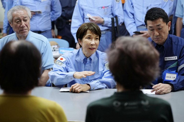 Prime minister visits quake-hit southern Japan as cleanup begins in intense heat | iNFOnews.ca