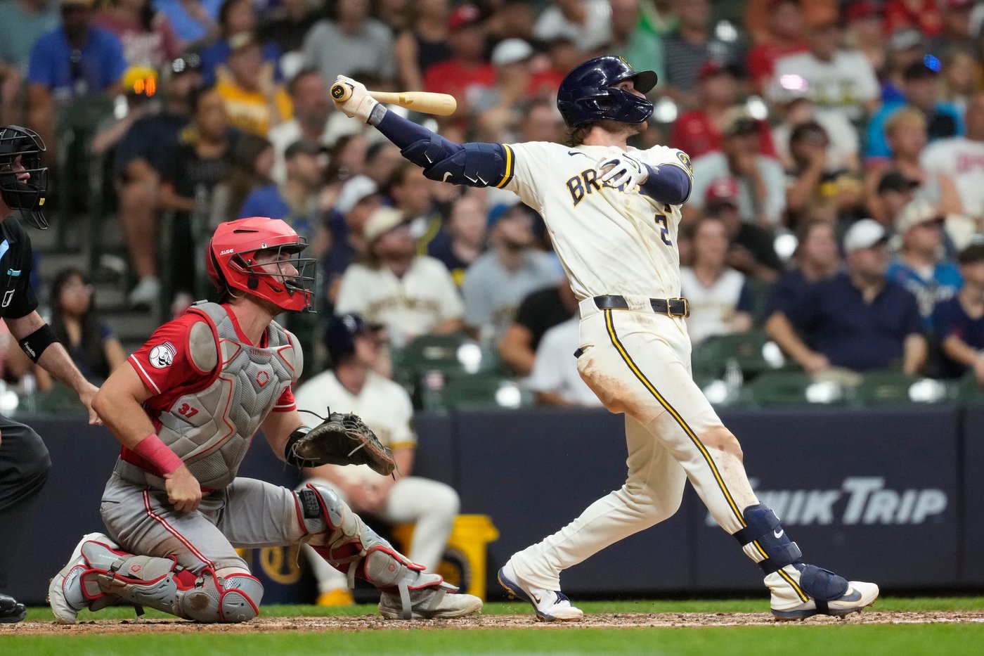 Ortiz homer gives Brewers 5-3 comeback win over Reds | iNFOnews.ca