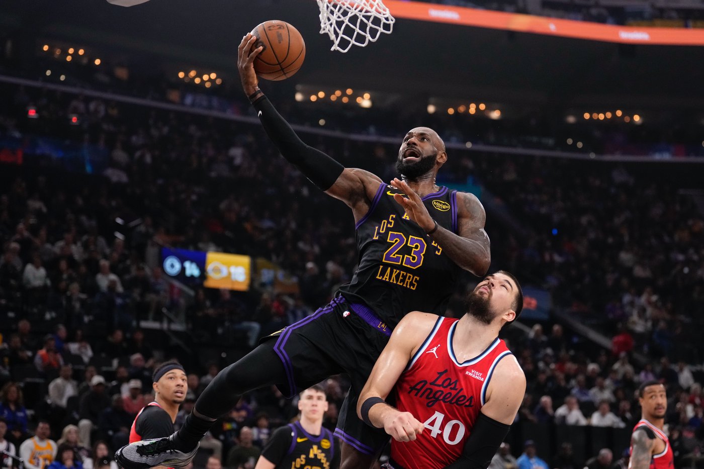 Kawhi Leonard's 24 points help Clippers hold off Lakers in tight fourth quarter | iNFOnews.ca