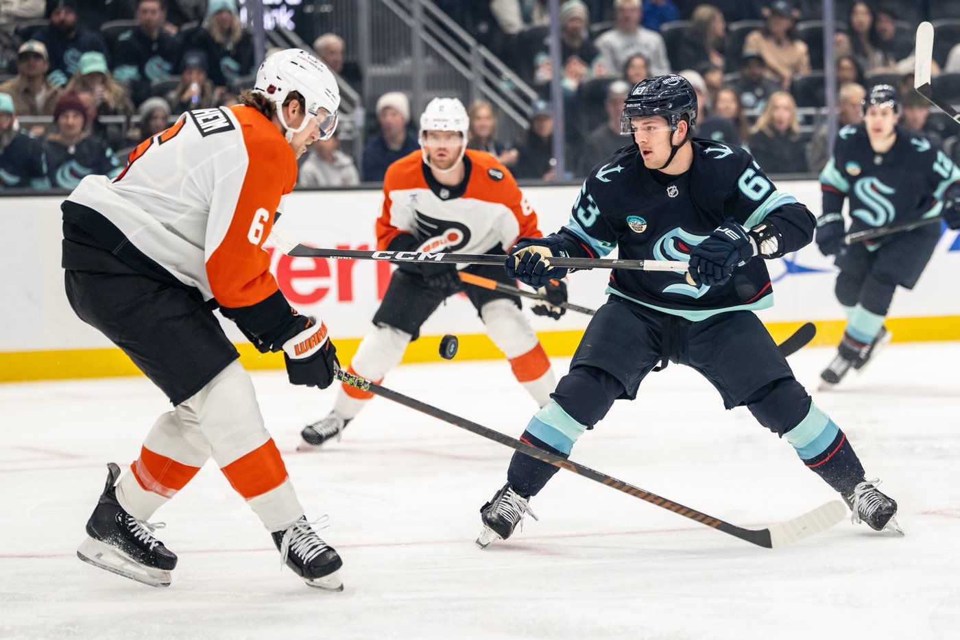 Grubauer stops 31 shots and Tolvanen scores twice as Kraken beat Flyers 4-1 | iNFOnews.ca Grubauer stops 31 shots and Tolvanen scores twice as Kraken beat Flyers 4-1 | iNFOnews.ca