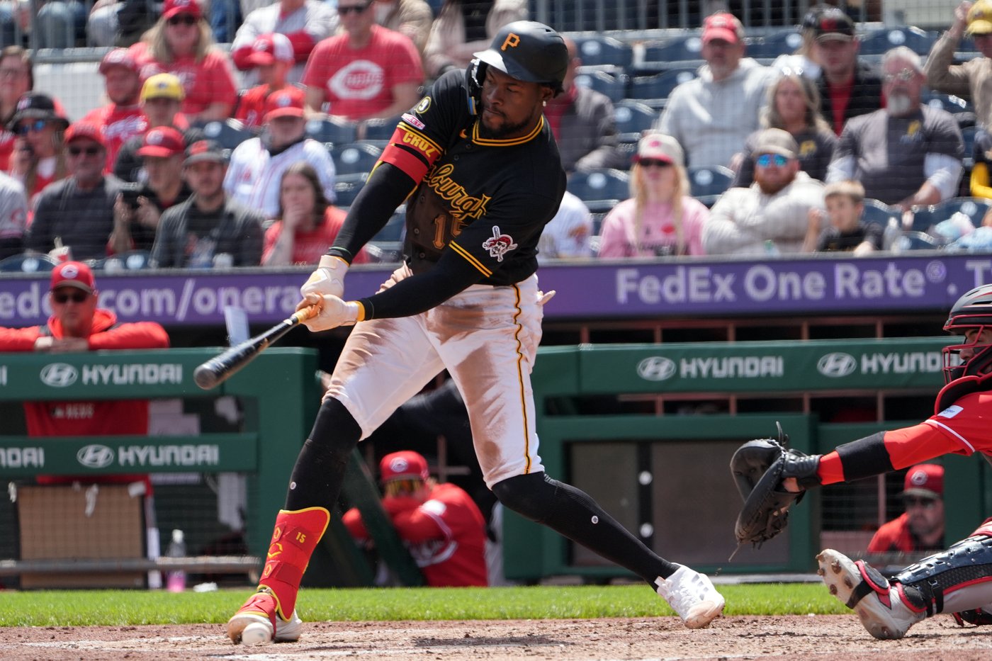 Cruz delivers go-ahead hit in the 8th as Pirates top Reds 1-0 to complete a 3-game sweep | iNFOnews.ca