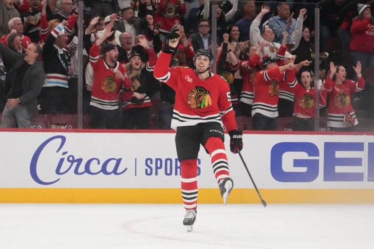 Rinzel and Frondell score, Blackhawks beat Blues 4-2 in Kane's return to Chicago | iNFOnews.ca