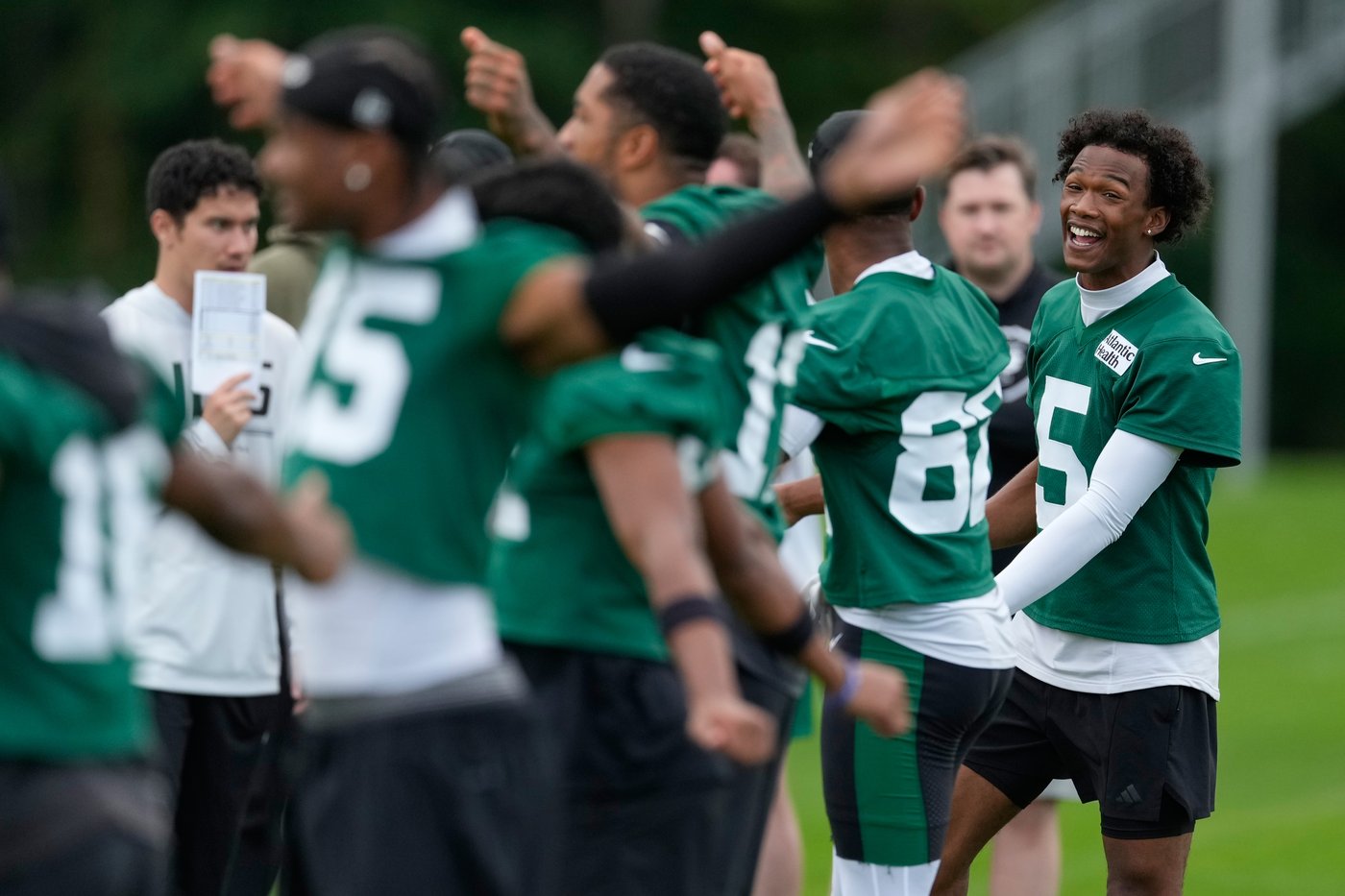 Jets coach Aaron Glenn turns to analytics, science and rest to reshape training camp schedule | iNFOnews.ca