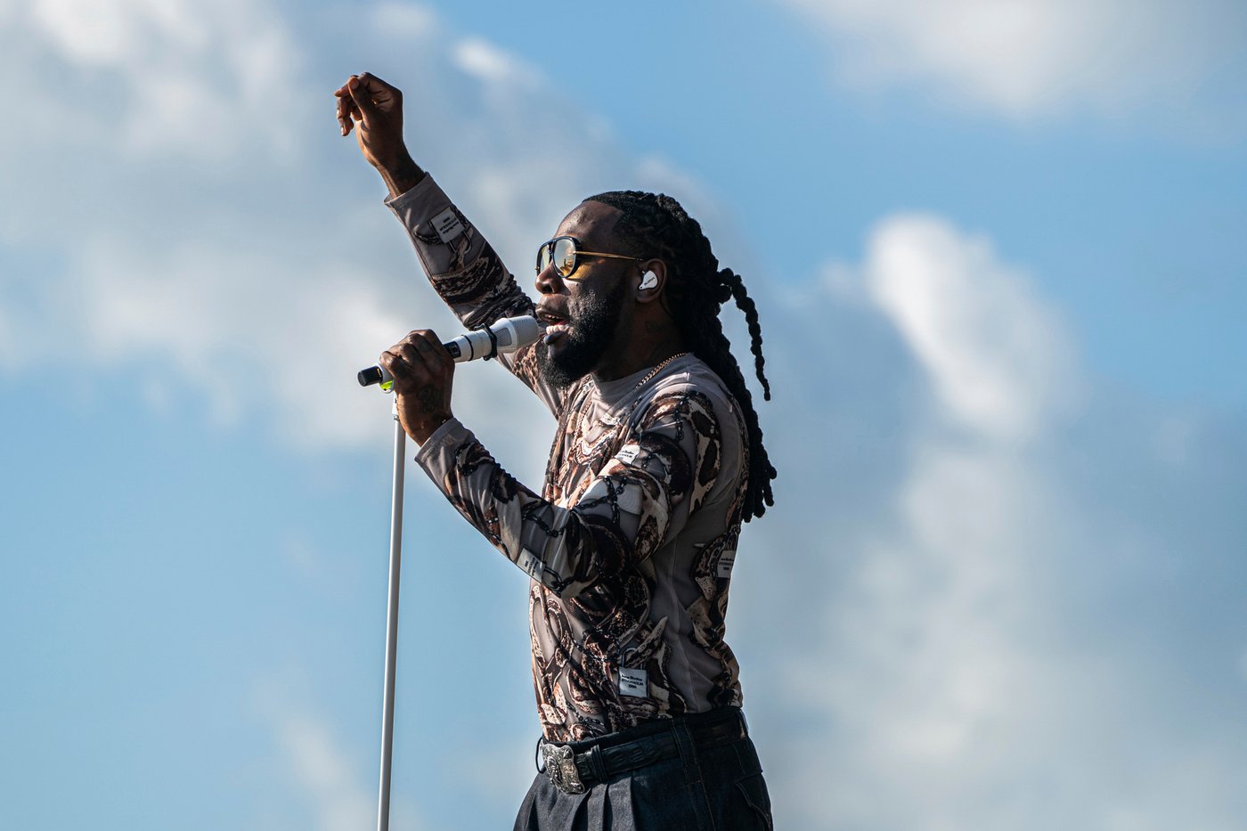 Burna Boy to headline halftime at the NFL's first regular-season game in Paris | iNFOnews.ca Burna Boy to headline halftime at the NFL's first regular-season game in Paris | iNFOnews.ca