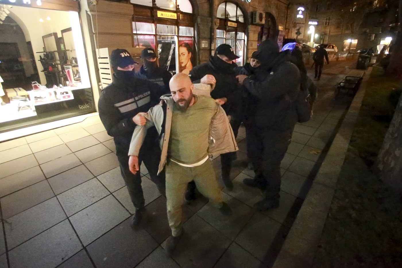 Georgian protesters and police clash after prime minister suspends talks on joining the EU | iNFOnews.ca
